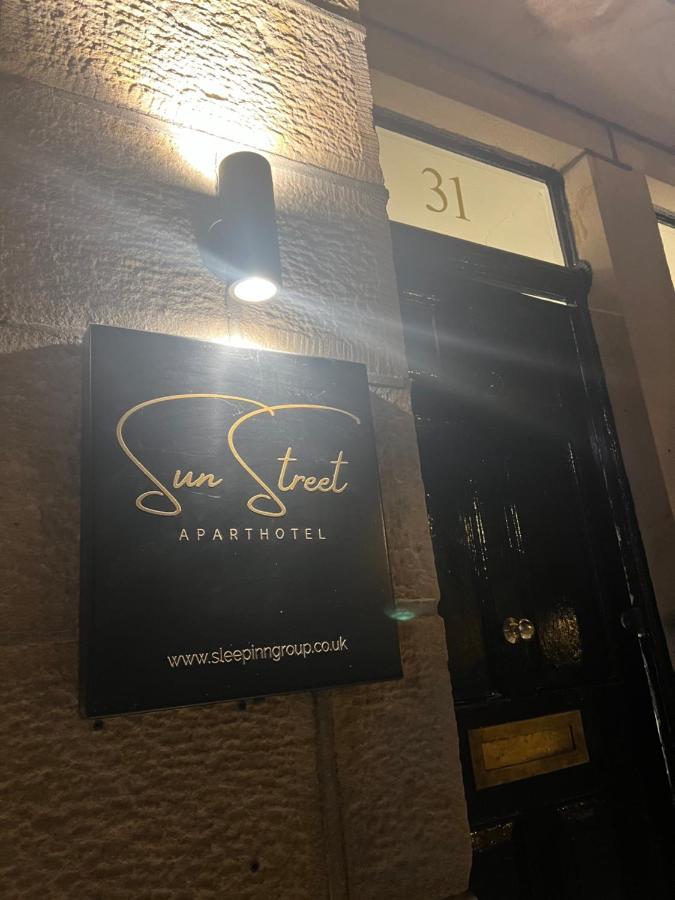 Sun Street Aparthotel ランカスター エクステリア 写真