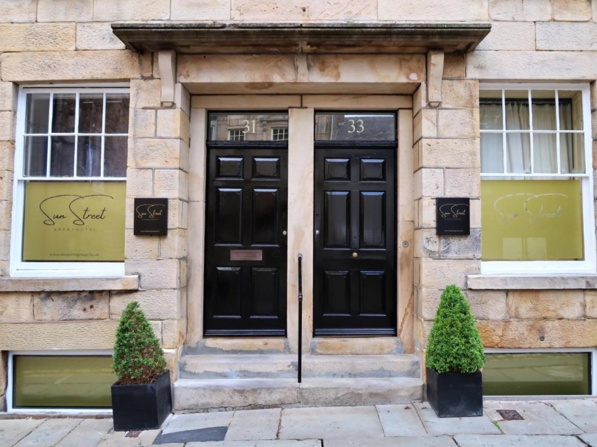 Sun Street Aparthotel ランカスター エクステリア 写真